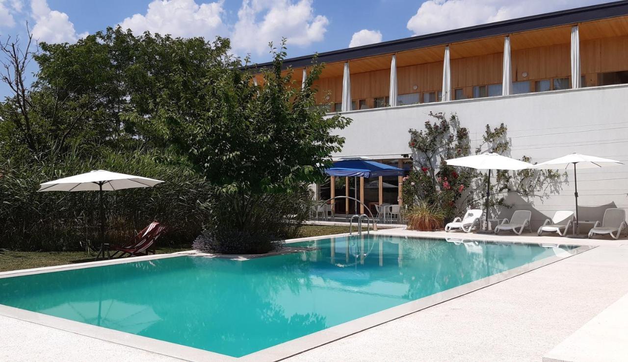 Hotel Gracanica Экстерьер фото